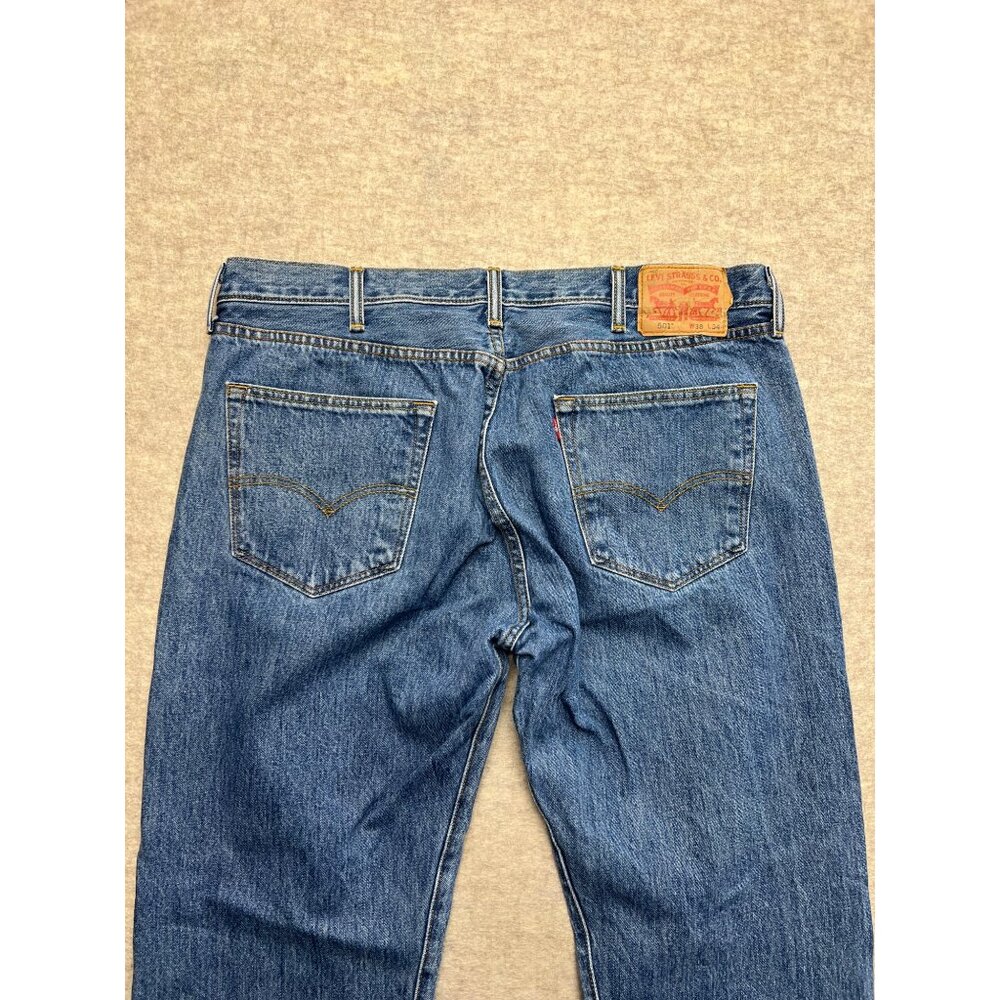 Levi's 501 Button Fly Straight Leg Medium Wash Men's Denim Jeans 38 X 34 Classic - Picture 4 of 10